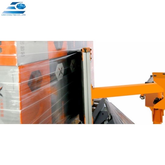 MÁY QUẤN MÀNG PALLET BÀN XOAY TỰ ĐỘNG TRÊN BĂNG TẢI 